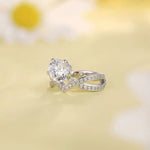 Lade Bild in die Galerieansicht, 1 Ct Round Cut Lab Diamond Cross & Twist Band in Tiara Design Engagement Ring - LGG Jewelry