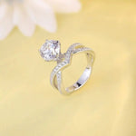 Lade Bild in die Galerieansicht, 1 Ct Round Cut Lab Diamond Cross & Twist Band in Tiara Design Engagement Ring - LGG Jewelry