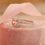 Lade Bild in die Galerieansicht, 2.04 Ct Radiant Cut Fancy Pink Lab Diamond Halo Engagement Ring - LGG Jewelry