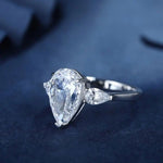 Lade Bild in die Galerieansicht, 3 Ct Pear Shape Lab Diamond Three-Stone Engagement Ring - LGG Jewelry