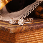 Lade Bild in die Galerieansicht, Classic Heart Shape Lab Diamond Three Prongs Ear Studs - LGG Jewelry