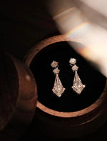 Lade Bild in die Galerieansicht, Kite‑Cut Lab‑Grown Diamond Drop Earrings