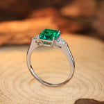 Lade Bild in die Galerieansicht, 1.5 Ct Asscher Cut Lab Emerald Three-Stone Engagement Ring - LGG Jewelry