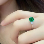 Lade Bild in die Galerieansicht, 1.5 Ct Asscher Cut Lab Emerald Three-Stone Engagement Ring - LGG Jewelry