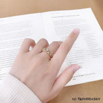Lade Bild in die Galerieansicht, 复古轻奢交叉菱格满天星18K黄培育钻女戒 - LGG Jewelry