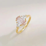 Lade Bild in die Galerieansicht, 法式轻奢椭圆鸽子蛋三石款18K黄培育彩钻 - LGG Jewelry