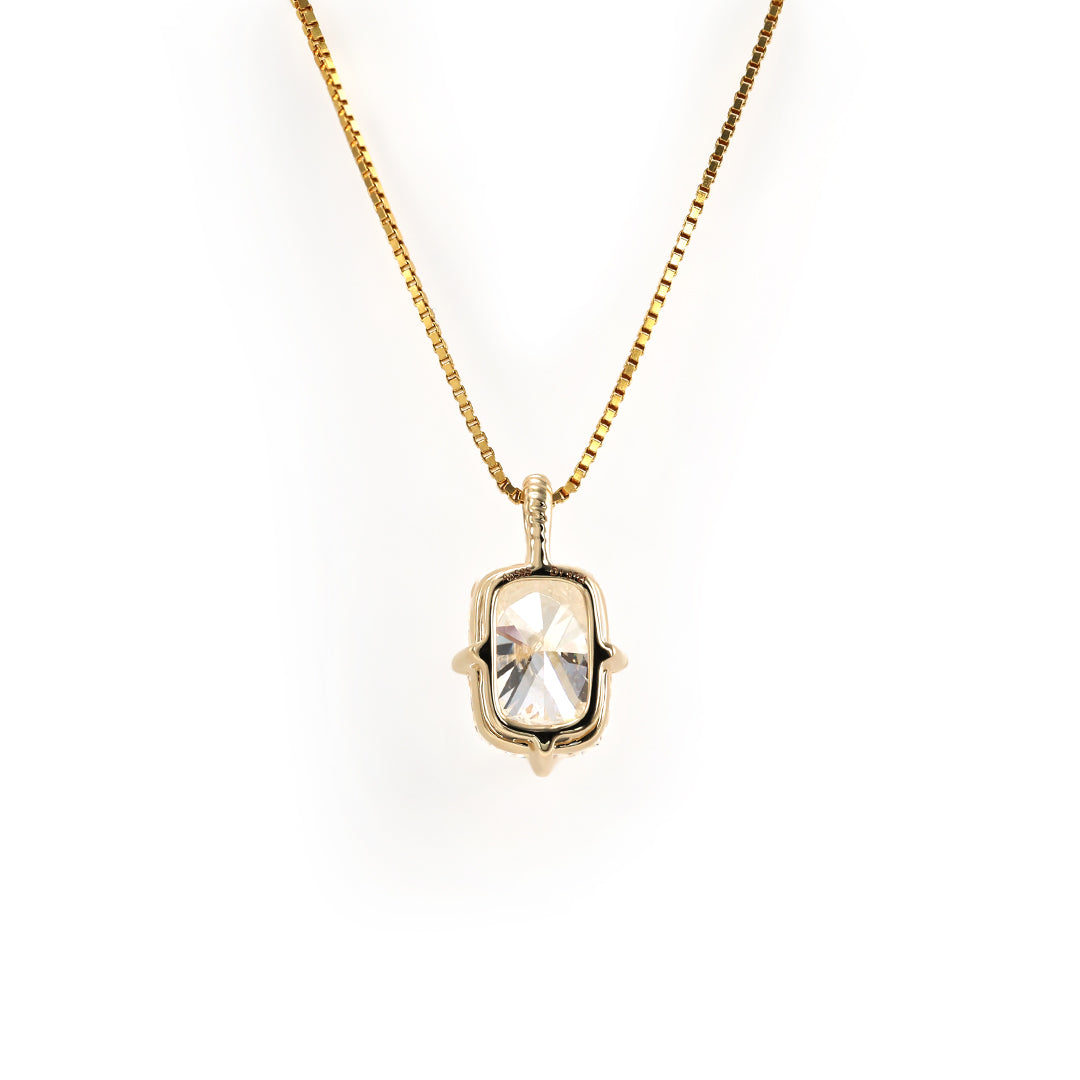 Collier avec pendentif en forme de cœur classique
