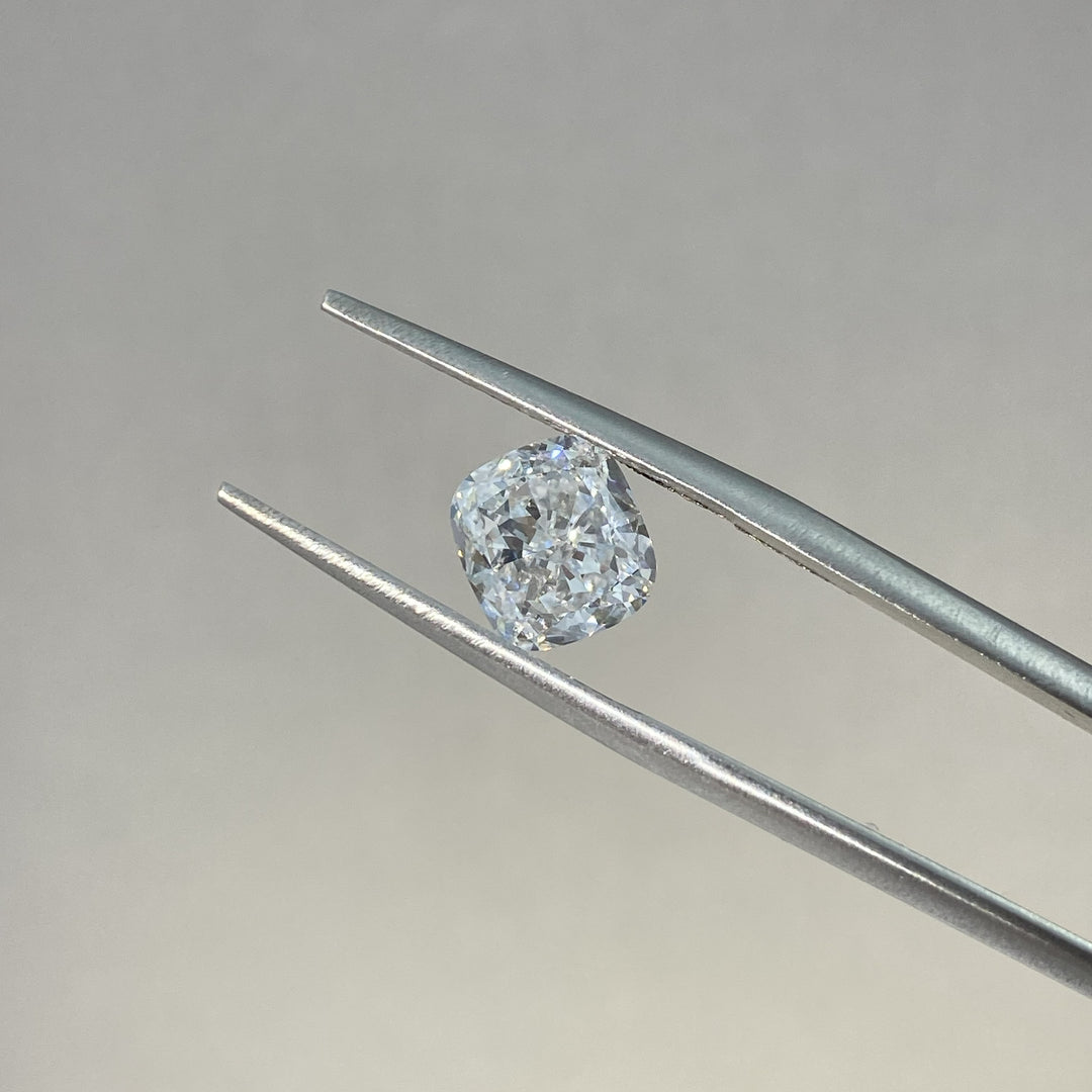 Diamant de laboratoire rose intense de 1,05 ct à taille ovale certifié IGI, pureté VS1 