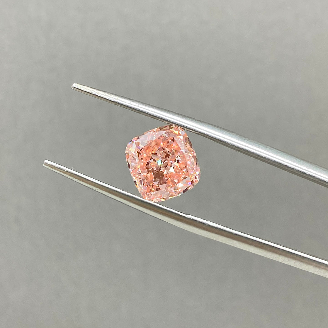 Diamant de laboratoire rose intense de 1,05 ct à taille ovale certifié IGI, pureté VS1 