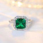 Lade Bild in die Galerieansicht, 2 Ct Princess Cut Lab Emerald Engagement Ring - LGG Jewelry