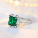 Lade Bild in die Galerieansicht, 2 Ct Princess Cut Lab Emerald Engagement Ring - LGG Jewelry