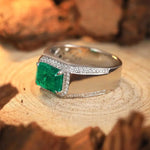 Lade Bild in die Galerieansicht, 2.5 Ct Columbia Lab Emerald Halo Wedding Ring For Men - LGG Jewelry