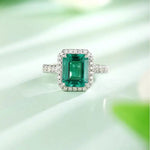 Lade Bild in die Galerieansicht, 2.5 Ct Lab Emerald Half Pave Halo Engagement Ring - LGG Jewelry