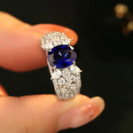 Lade Bild in die Galerieansicht, 2.5 Ct Oval Lab Blue Sapphire Engagement Ring - LGG Jewelry