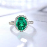 Lade Bild in die Galerieansicht, 2.5 Ct Oval Shape Lab Emerald Half Pave Halo Engagement Ring - LGG Jewelry