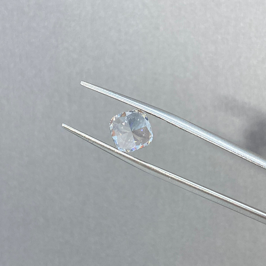 Diamant de laboratoire rose intense de 1,05 ct à taille ovale certifié IGI, pureté VS1 