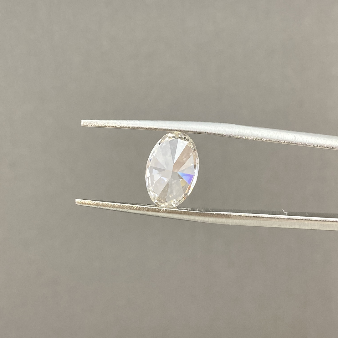 Diamant de laboratoire rose intense de 1,05 ct à taille ovale certifié IGI, pureté VS1 
