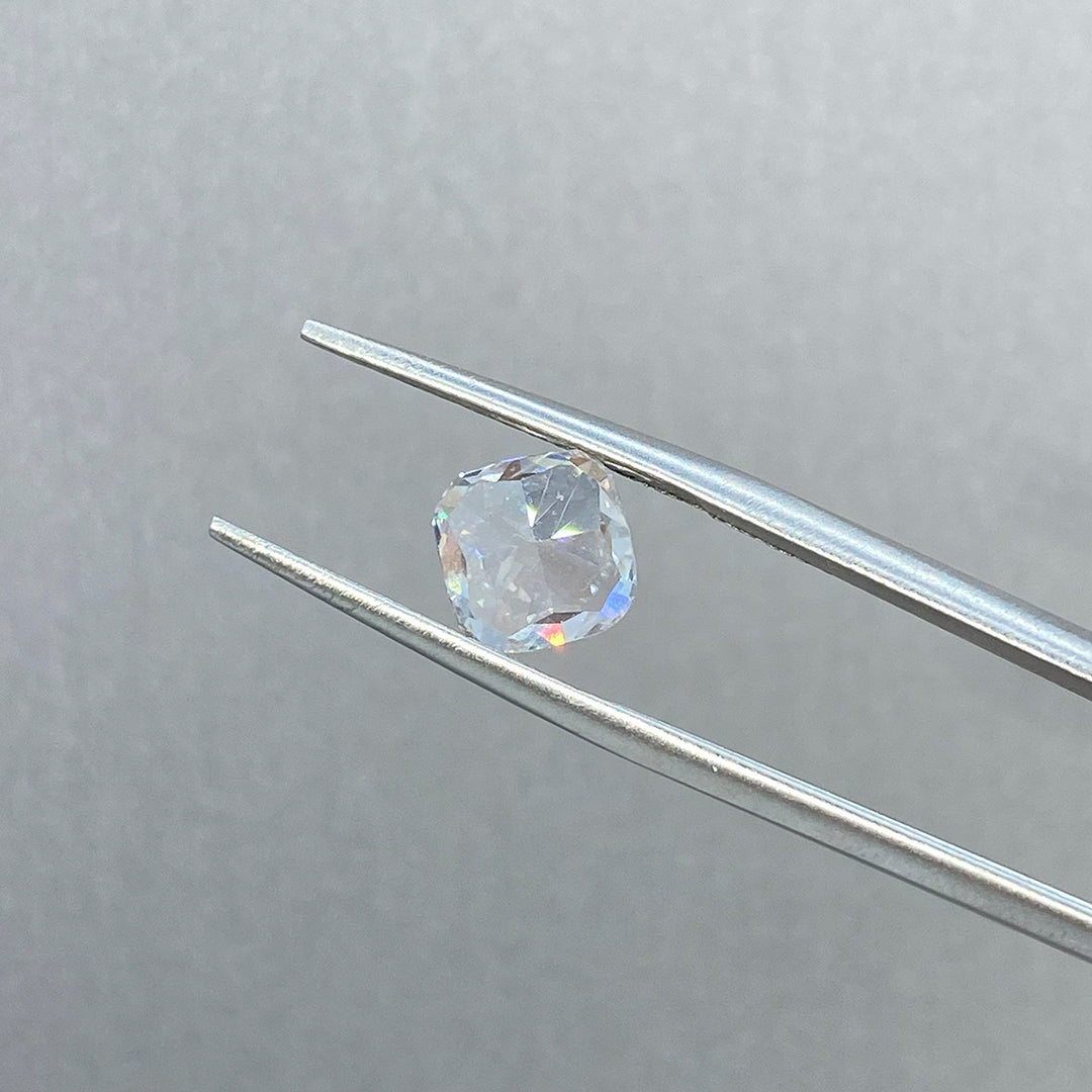 Diamant de laboratoire rose intense de 1,05 ct à taille ovale certifié IGI, pureté VS1 