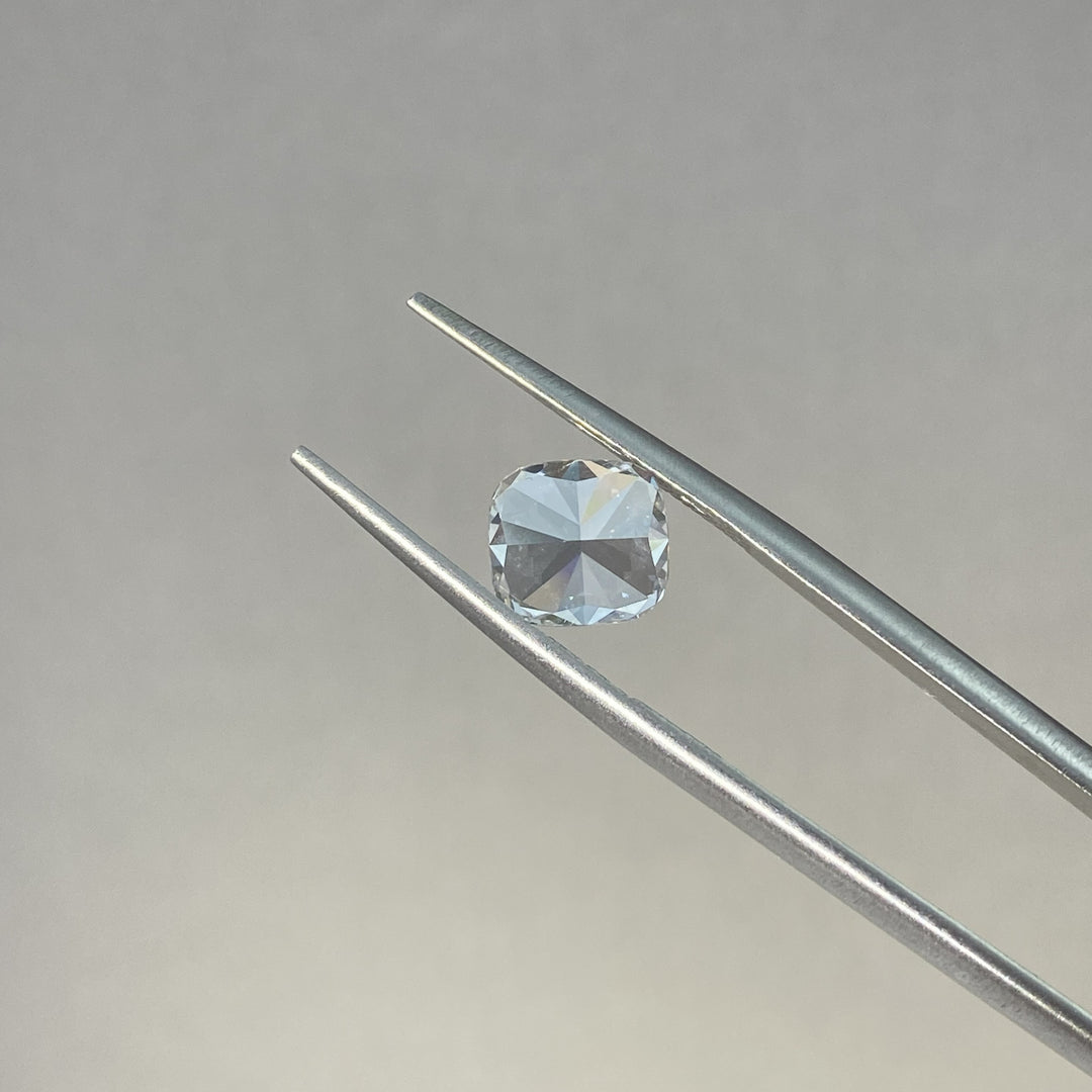 Diamant de laboratoire rose intense de 1,05 ct à taille ovale certifié IGI, pureté VS1 
