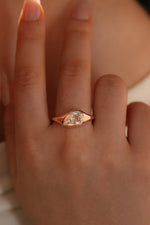 Lade Bild in die Galerieansicht, 2Ct Pear Shape Lab Diamond Solitaire Engagement Ring - LGG Jewelry