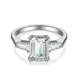 Lade Bild in die Galerieansicht, 3 Ct Emerald Cut Lab Diamond Three-Stone Engagement Ring with two Tapered Baguette - LGG Jewelry