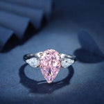 Lade Bild in die Galerieansicht, 3 Ct Fancy Vivid Pink Pear Shape Lab Diamond Three-Stone Engagement Ring (Setting Price Only) - LGG Jewelry