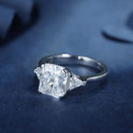 Lade Bild in die Galerieansicht, 3 Ct Radiant Lab Diamond Three-Stone Engagement Ring with Pointed Trillion Side-Stone - LGG Jewelry
