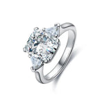 Lade Bild in die Galerieansicht, 3 Ct Radiant Lab Diamond Three-Stone Engagement Ring with Pointed Trillion Side-Stone - LGG Jewelry