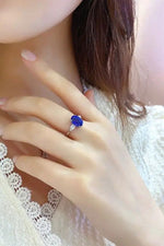 Lade Bild in die Galerieansicht, 3.4 Ct Oval Cut Lab Blue Sapphire Three-Stone Engagement Ring - LGG Jewelry