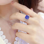 Lade Bild in die Galerieansicht, 3.45 Ct Asscher Cut Lab Blue Sapphire Snowflake Three-Stone Engagement Ring - LGG Jewelry