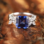 Lade Bild in die Galerieansicht, 3.45 Ct Asscher Cut Lab Blue Sapphire Snowflake Three-Stone Engagement Ring - LGG Jewelry