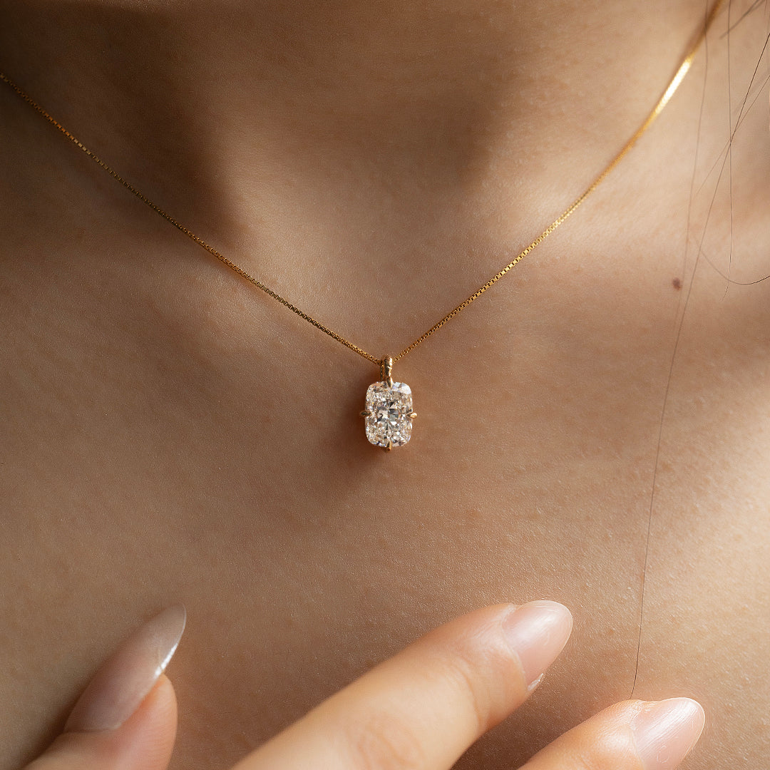 Collier avec pendentif en forme de cœur classique
