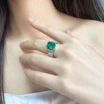 Lade Bild in die Galerieansicht, 4 Ct Lab Emerald Bar Setting Engagement Ring - LGG Jewelry