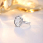 Lade Bild in die Galerieansicht, 4 Ct Oval Cut Moissanite Halo Engagement Ring - LGG Jewelry