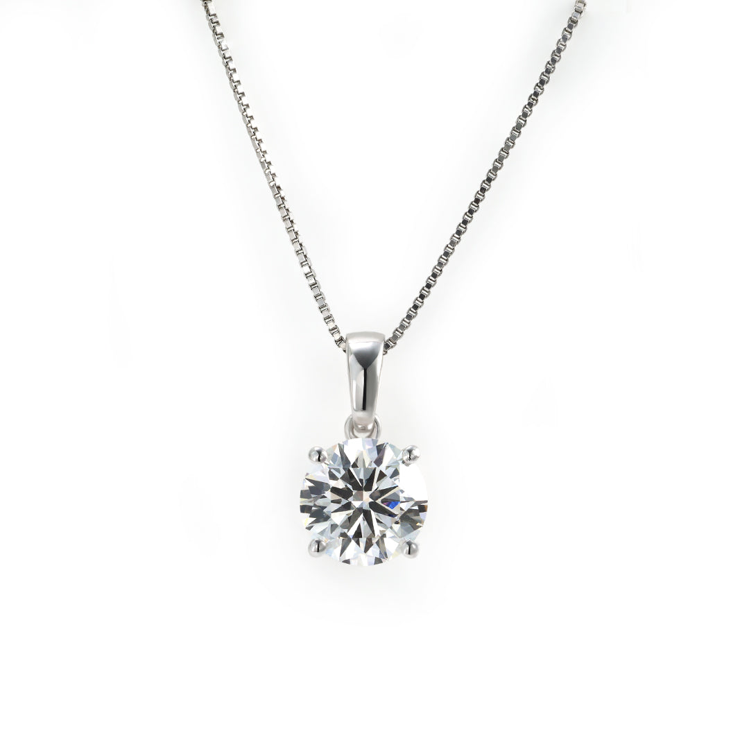 Collier avec pendentif en forme de cœur classique