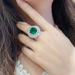 Lade Bild in die Galerieansicht, 6.5 Ct Asscher Cut Lab Emerald Luminous Cluster Engagement Ring - LGG Jewelry