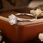 Charger l&#39;image dans la visionneuse de galerie, Bague de fiançailles de luxe avec grappe de rubis ovales de 6 ct
