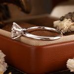 Charger l&#39;image dans la visionneuse de galerie, Bague de fiançailles de luxe avec grappe de rubis ovales de 6 ct
