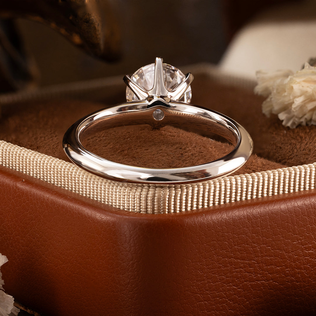 Bague de fiançailles de luxe avec grappe de rubis ovales de 6 ct
