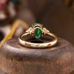 Lade Bild in die Galerieansicht, 7x9mm Oval Shape Lab Colombian Emerald Engagement Ring - LGG Jewelry