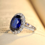 Lade Bild in die Galerieansicht, 8.5 Ct Oval Cut Lab Blue Sapphire Halo Engagement Ring - LGG Jewelry