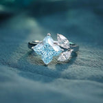 Charger l&#39;image dans la visionneuse de galerie, Snowflake Toi Et Moi Moissanite Engagement Ring - LGG Jewelry
