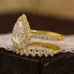 Lade Bild in die Galerieansicht, Classic 2 Ct Pear Shape Halo Bridal Ring Set - 2pcs - LGG Jewelry