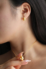 Lade Bild in die Galerieansicht, Crescent Brushed Gold Filled with Round CZ Huggie Earrings - LGG Jewelry