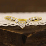 Lade Bild in die Galerieansicht, Curved Round Cut Stacking Band - LGG Jewelry