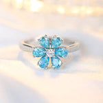 Lade Bild in die Galerieansicht, Daisy Pear Cut Blue Moissanite Engagement Ring - LGG Jewelry
