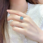 Lade Bild in die Galerieansicht, Daisy Pear Cut Blue Moissanite Engagement Ring - LGG Jewelry