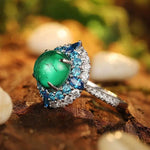 Lade Bild in die Galerieansicht, Double Halo 4.5 Ct Round Lab Emerald Engagement Ring - LGG Jewelry