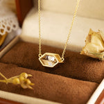 Lade Bild in die Galerieansicht, East-West 2 Ct Elongated Hexagon Shape Bezel Necklace - LGG Jewelry