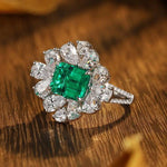 Lade Bild in die Galerieansicht, Flower Cluster 4 Ct Lab Emerald Engagement Ring - LGG Jewelry